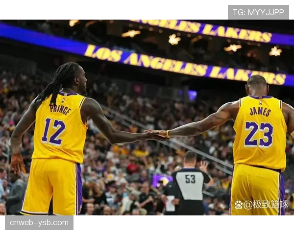 湖人vs勇士关键卡位战，联盟官方社交媒体矩阵同步推送多镜头“明星对位”竖屏短片。